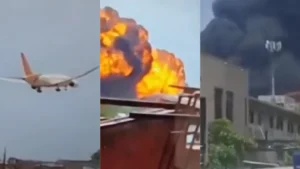 avião cai na india