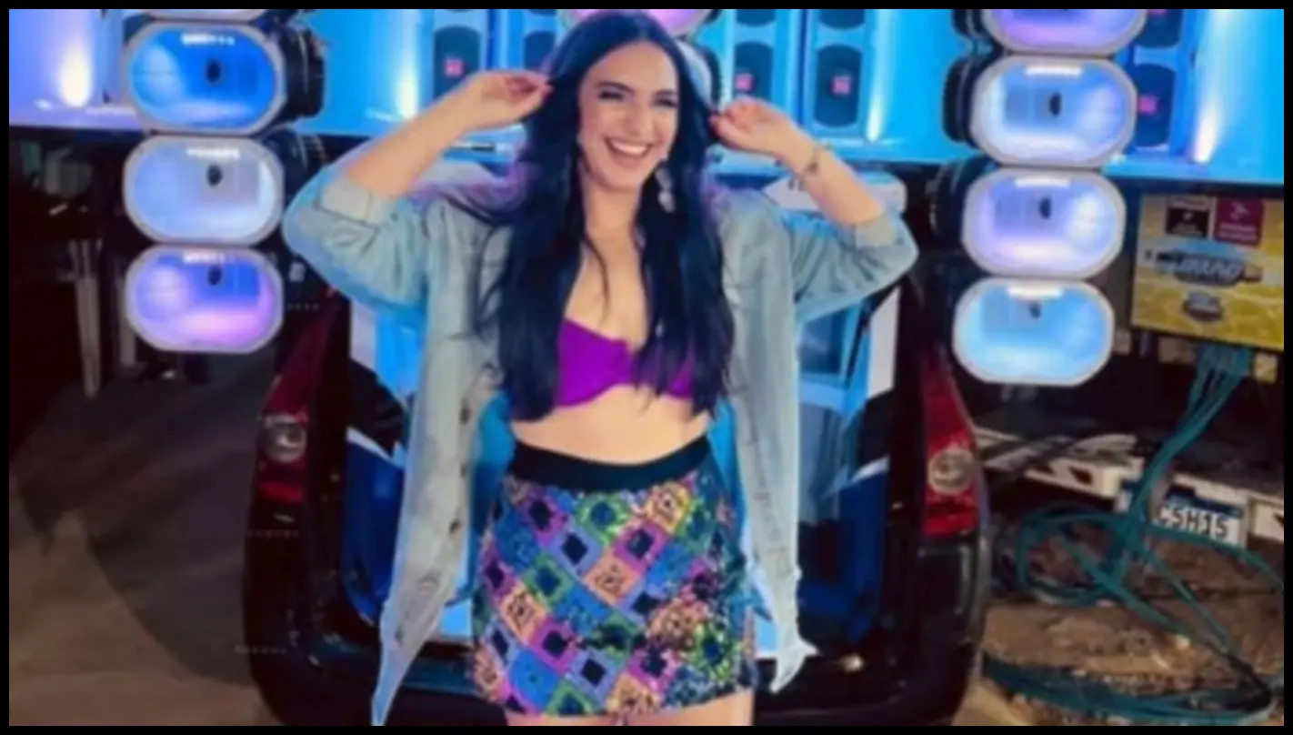 Faby Bezerra em apresentação de forró