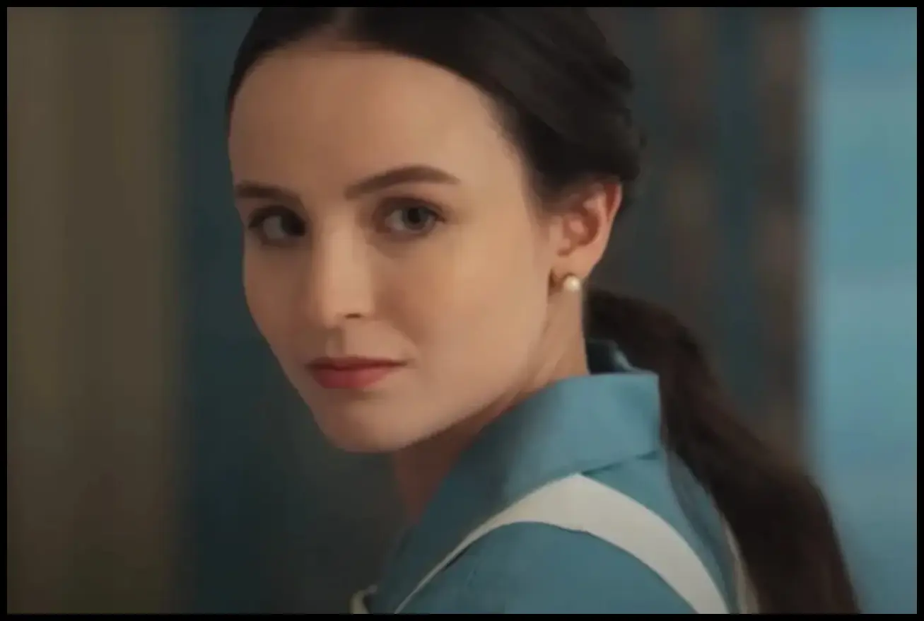 Larissa Manoela interpretando Estela na novela