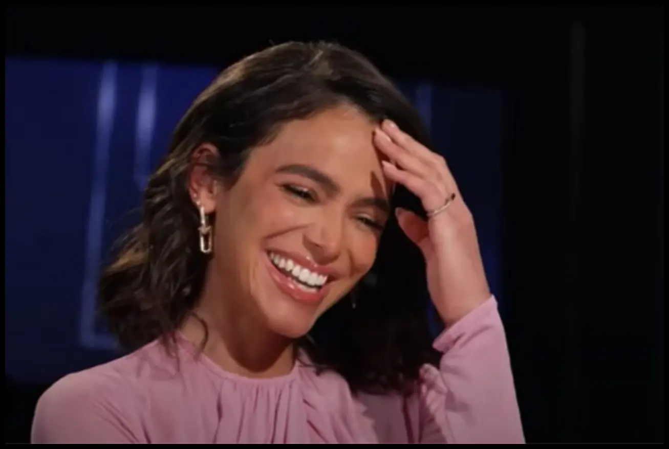 Bruna Marquezine e Virginia Fonseca sorrindo juntas, demonstrando amizade e descontração.