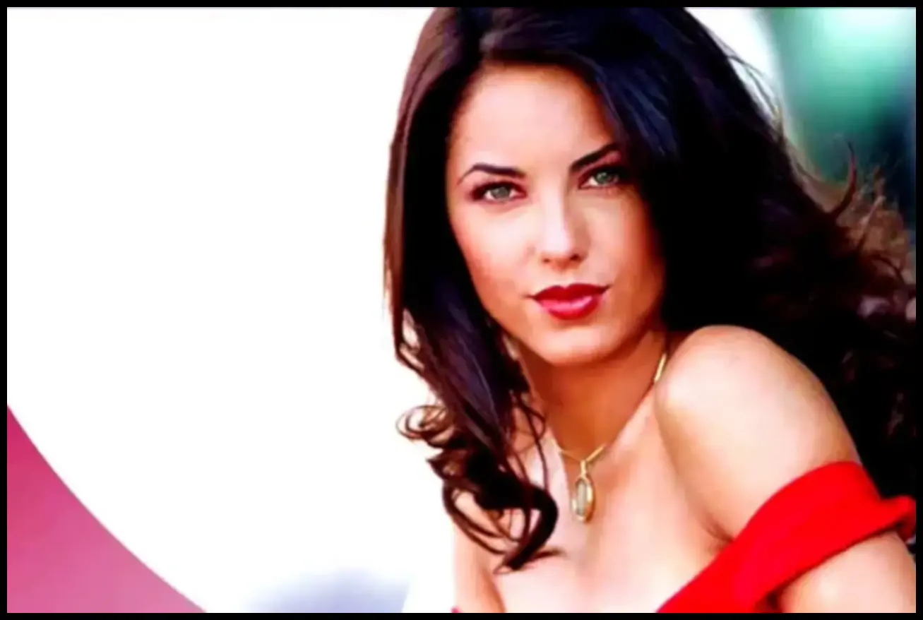 Bárbara Mori em um momento de reflexão após o sucesso de Rubi