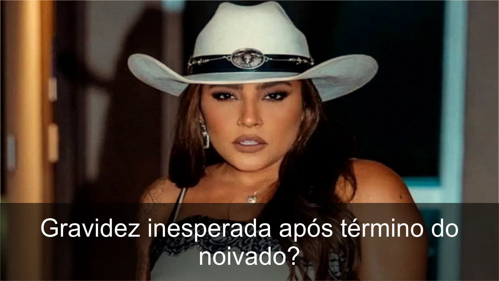 Lauana Prado revela sua gravidez durante show