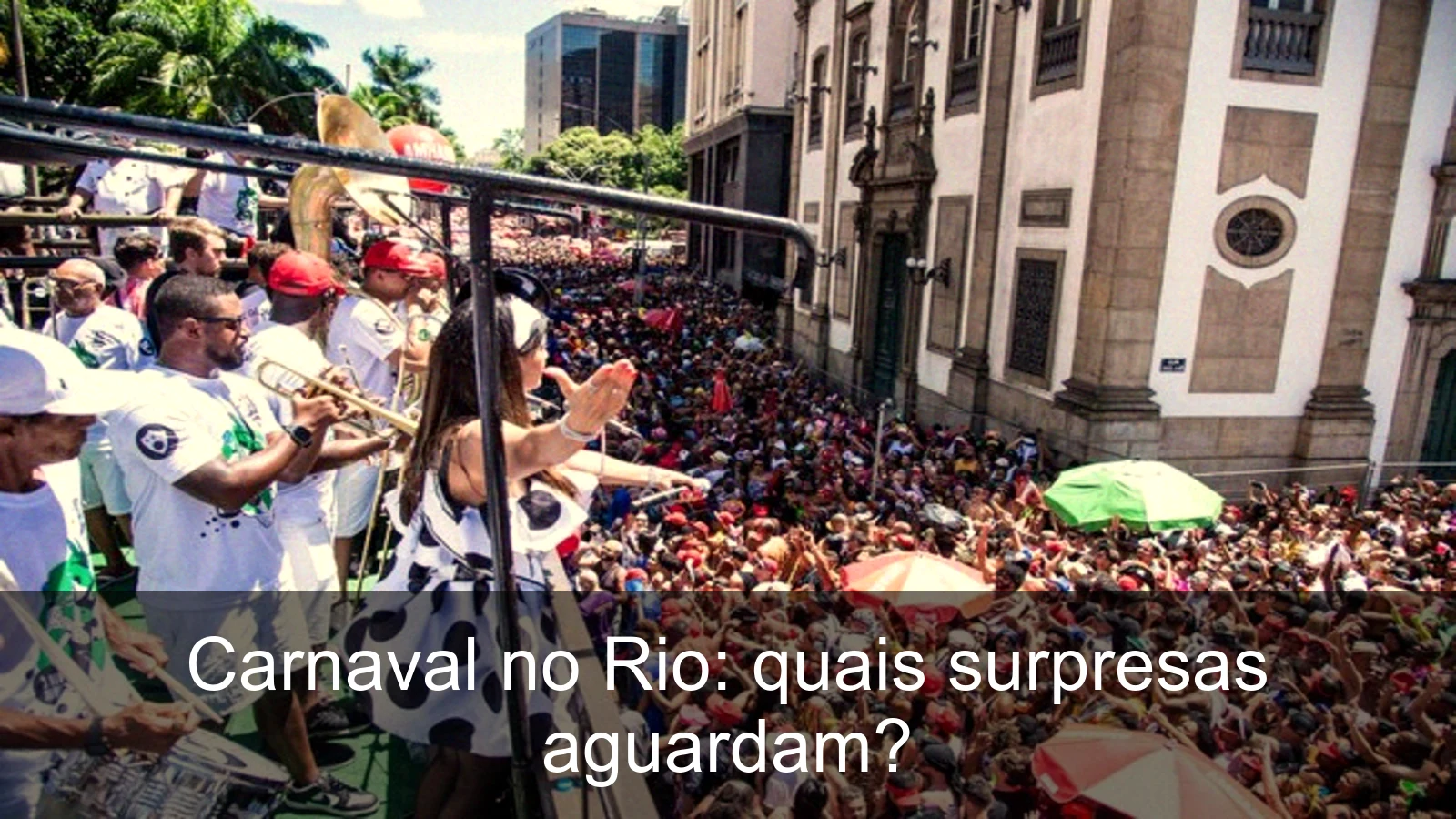 Carnaval no Rio de Janeiro com foliões comemorando