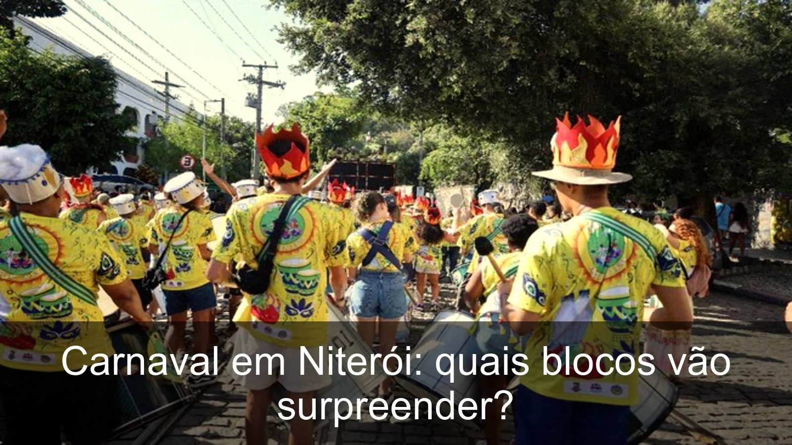 Foliões no Carnaval de Niterói